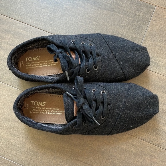 Women’s TOMS Sneakers *lined* - Picture 2 of 4